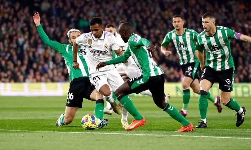 “Ai là số 5 ở Real Betis?”