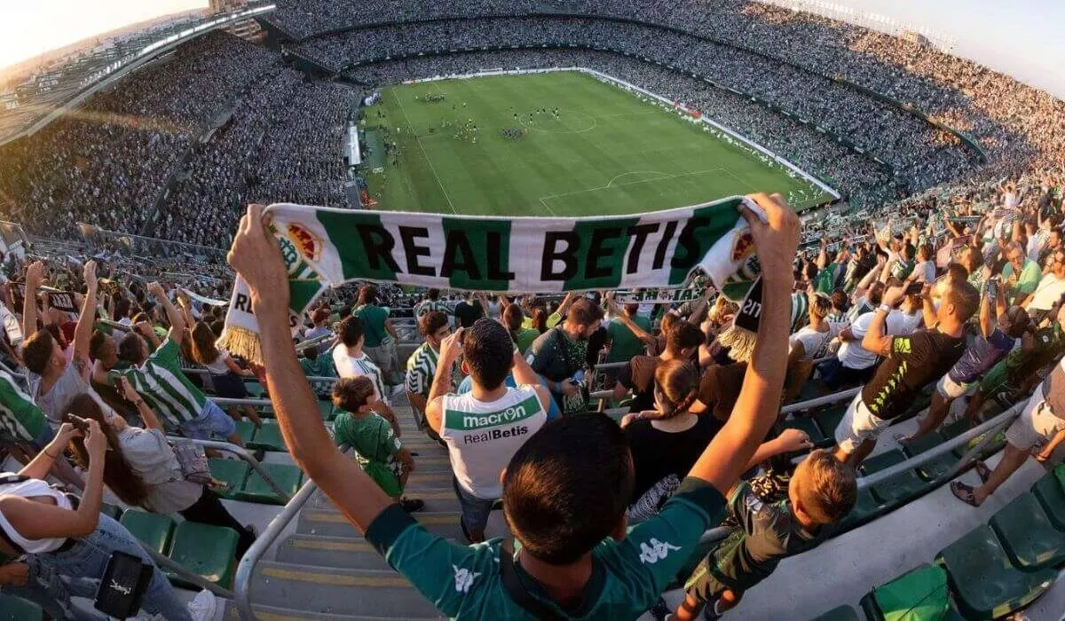 real-betis-co-bao-nhieu-fan-0